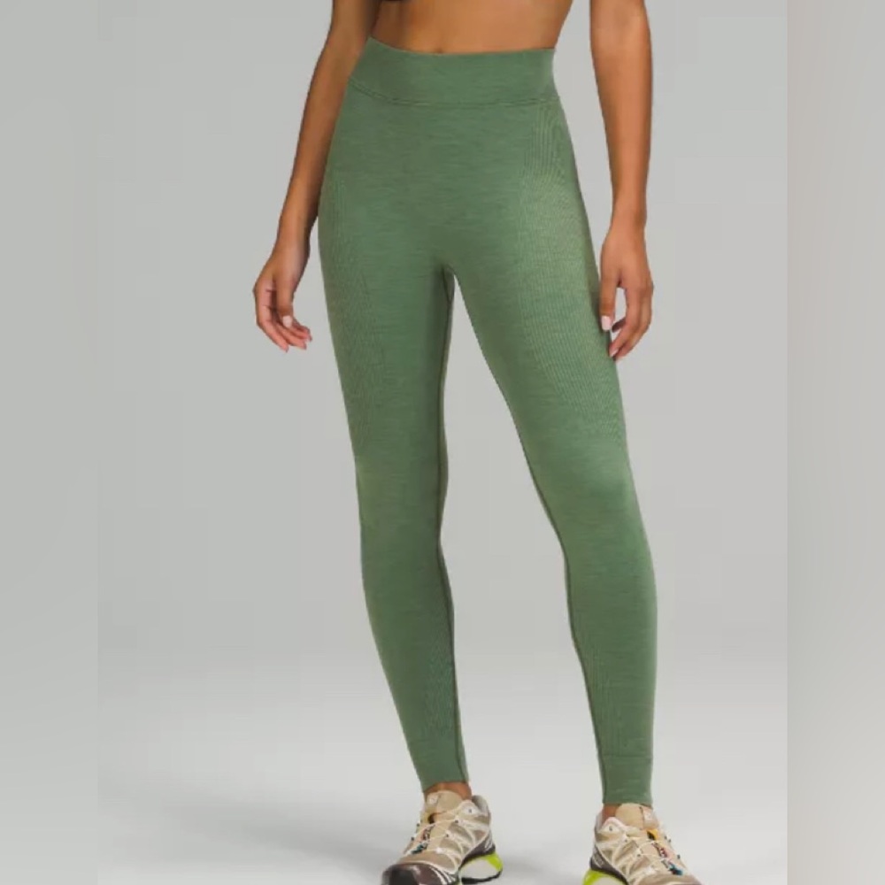 NWT lululemon Keep the Heat Tight ,size S